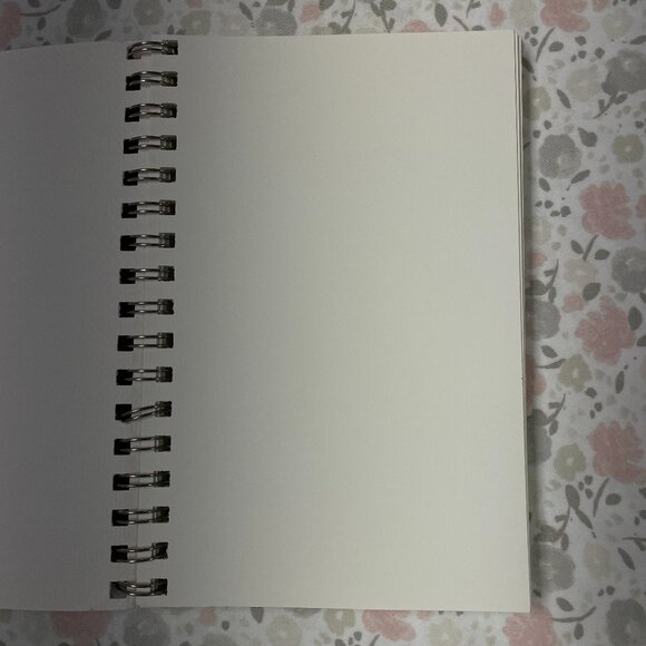 Strathmore Small Sketch Book - 5.5" x 8.5" - 400 Series Medium Weight - Picture 3 of 5